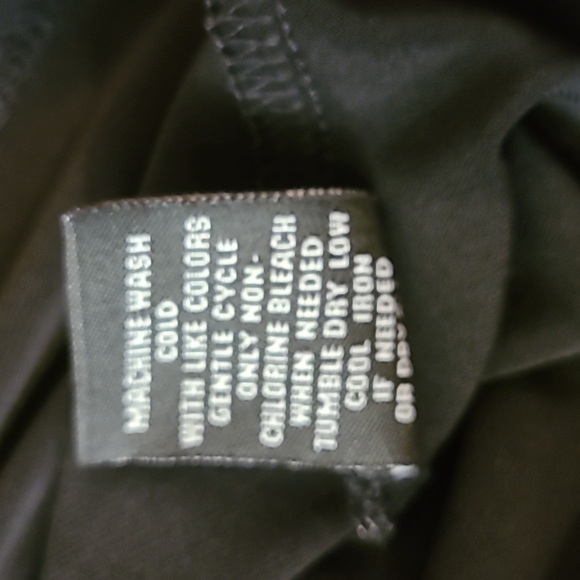 Premise women's v-neck sleeveless knit top - Picture 8 of 8